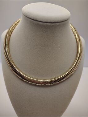Ribbed Gold Collar Necklace - Elegant Statement Choker